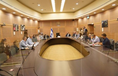 יו"ר ועדת ביטחון הפנים מירב בן-ארי הורתה להקים תת-ועדה לגיבוש המלצות בנושא ההגבלות כלפי יהודים והמצב הבטחוני בהר הבית